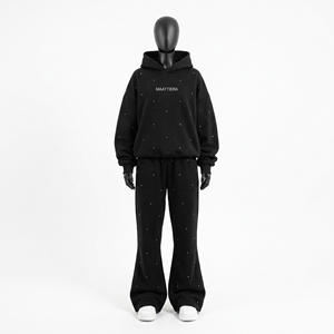 Ensemble survêtement femme noir à strass, pantalon large, ensemble assorti, streetwear oversize, logo personnalisé, tenue décontractée - Product Image 1
