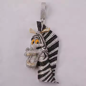 Colgante de cabeza de cebra Iced Out para hombre, joyería de hip hop de moissanita en tono plateado con detalles negros y amarillos - Product Image 3