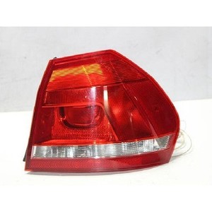 Luz Trasera Derecha Usada para Passat 561945096C - Product Image 1