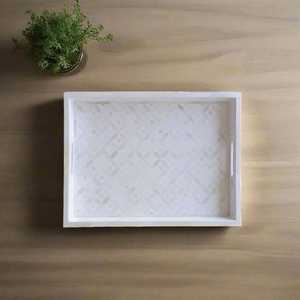 Elegante Bandeja Decorativa Rectangular con Incrustaciones de Hueso y Patrón Geométrico para Mesa de Centro - Product Image 3
