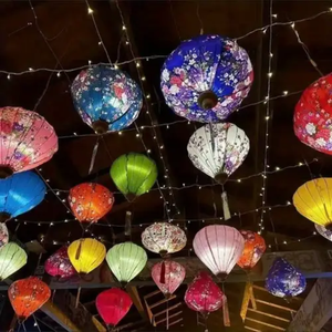 Lanterne en soie de luxe, faite à la main, lampe suspendue décorative pour événements intérieurs et extérieurs, décoration de mariage et éclairage d'ambiance en bambou - Product Image 6