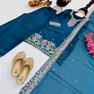 Ensemble Kurti Palazzo brodé pour femme VASTRA COTTAGE avec dupatta, travail de broderie à sequins, col rond, tenue de fête et de cérémonie - Product Image 2