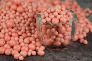 ส่วนผสมทำขนมช็อกโกแลตแบบขายส่งจำนวนมาก สำหรับตกแต่งเค้ก ฮาลาล รับผลิตแบบ OEM/ODM ลูกบอลช็อกโกแลตสตรอว์เบอร์รีกรอบ รสโกโก้ - Product Image 3