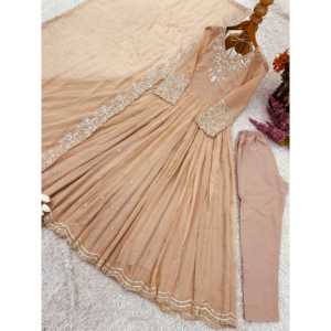 Vestido Anarkali de Diseñador con Bordado de Lentejuelas Arcoíris, Cintura Imperio, Silueta en A, Hecho de Tela de Organza - Product Image 5