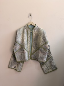 Chaqueta Kantha Reversible Tejida al por Mayor, Estilo Vintage, Hecha a Mano en India, Chaqueta Corta Boho para Mujer, Otoño/Invierno - Product Image 1