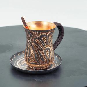 Taza de Cobre Grabada de Diseño con Acabado Negro Elegante, Perfecta para Ocasiones Especiales, Recepción de Invitados, Cenas y Regalos - Product Image 1