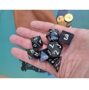 Jeu de dés polyédriques noirs numérotés avec pochette à cordon pour jeux de rôle sur table - Product Image 3