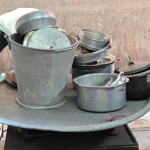 Déchets d'ustensiles en acier en vrac contenant couverts, casseroles et pièces de cuisine, séparés pour expédition de recyclage à l'étranger, lots en vrac - Product Image 5