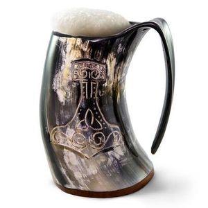 Mug rustique en corne de buffle fait main, écologique, avec motif cerf sculpté, forme naturelle, objet d'art de collection durable - Product Image 3