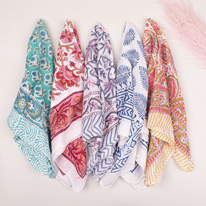 Bandana carré en coton imprimé à la main, lavage vintage, 53x53cm, écoresponsable, foulard estampé à la main, respectueux de l'environnement - Product Image 1