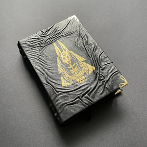 Grimorio Antiguo de Anubis |   Diario de Cuero con Diseño de Dioses Egipcios |   Libro de hechizos esotéricos hecho a mano |   Cuaderno de Arte Mitológico y Libro de Sombras - Product Image 4