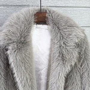 Manteau long élégant en fourrure pour femme, manches longues, vêtement d'extérieur moelleux pour l'hiver avec bordure en fourrure, couleur unie, devant ouvert, tissu épais tissé - Product Image 2