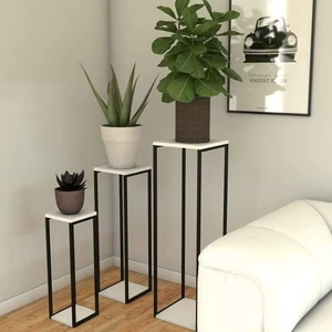 Elegante Soporte de Hierro para Macetas, Perfecto para Exhibir Macetas y Aportar un Toque Decorativo a Interiores - Product Image 1