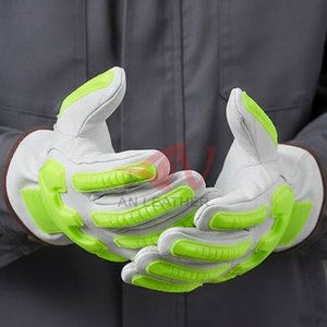Guantes de Trabajo Resistentes de Cuero con TPR, Diseñados para Protección Contra Impactos y Control del Agarre para Trabajadores Hombres - Product Image 4