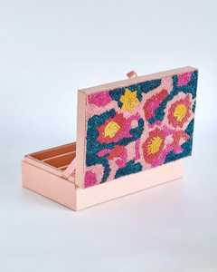 NOUSHAD ARTISANAT Boîte à bijoux rectangulaire moderne de luxe en bois avec broderie en tissu de lin à motif circulaire pour le rangement des bagues - Product Image 1