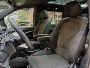 Mercedes Benz V250d AMG Line Longue portée, toit panoramique, 7 places, fourgon de luxe diesel automatique - Product Image 6