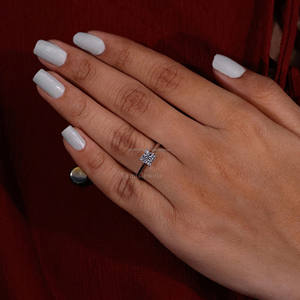 Bague de fiançailles solitaire en diamant cultivé en laboratoire de taille princesse ensemble cathédrale en or blanc 18 carats cadeau d'anniversaire délicat pour or massif - Product Image 4