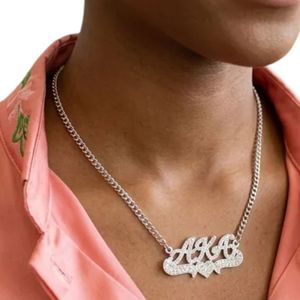 Collar con Colgante de Corazón Plateado con Cristales, Joyería Elegante para Mujer, Accesorio de Moda, Regalo para Fiestas, Bodas y Uso Diario - Product Image 4