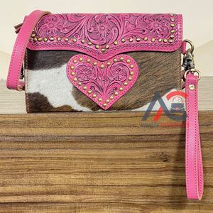 กระเป๋าคลัทช์หนังวัวแท้ลายหัวใจสไตล์ตะวันตก ปี 2026  แบบสะพายข้าง สายปรับได้ เหมาะสำหรับผู้หญิง - Product Image 1