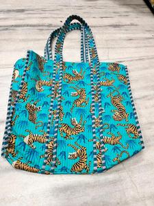 Sac fourre-tout matelassé en coton imprimé floral, le plus vendu, en coton doux, pour les acheteurs en gros à l'exportation, sac de transport réutilisable en tissu - Product Image 3