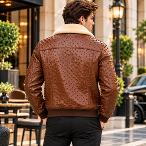 Veste en cuir texturé haut de gamme pour homme avec détails cloutés, col en peau de mouton crème, poches à rabat, ourlet côtelé et style hiver - Product Image 3
