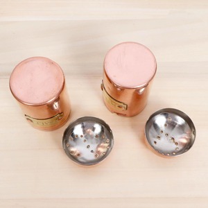 Salières et poivrières en cuivre, parfaites pour les repas en plein air et les pique-niques, ensemble d'assaisonnements compact et facile à transporter, provenant d'Inde. - Product Image 6