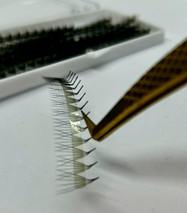 Extensions de cils préfabriquées ultra-rapides faites à la main, volume naturel long Camellia, base fine, courbure 6D en L, 0,07 mm, cheveux synthétiques - Product Image 5