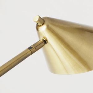 Lampe sur pied élégante avec base en marbre, structure en métal doré et abat-jour en tissu pour une décoration intérieure de luxe - Product Image 6