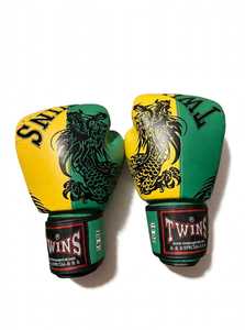 Guantes de Boxeo de Piel Color Morado Personalizados de Alta Calidad al Por Mayor con Cierre de Gancho y Correas Ajustables para Kick Boxing y Artes Marciales - Product Image 3