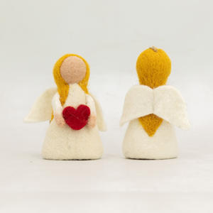 Adorno de Hada de Fieltro de Lana Hecho a Mano, Muñeca Ángel con Corazón, Hada Waldorf Colgante para Decoración de Árbol de Navidad, Venta al por Mayor - Product Image 3