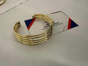 กำไลข้อมือทองเหลืองชุบทอง งานศิลปะเครื่องประดับแบบหลายเส้นขัดเงาทันสมัย - Product Image 1