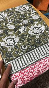 Pareo de algodón tradicional estampado a mano – Falda multiusos, pañuelo y pareo de playa - Product Image 5