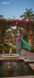 Vêtements traditionnels indiens de haute qualité pour occasions spéciales, en soie Bery avec broderies à la main, haut et pantalon avec dupatta, fournisseur de Surat. - Product Image 2