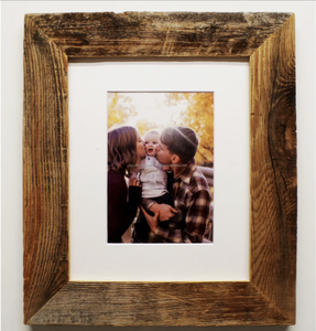 Cadre photo en bois personnalisé pour couples fabriqué par Tayyab Handicraft - Product Image 5