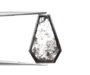 เพชรทรงโลงศพแบบพิเศษ 2.35 กะรัต สีซอลท์แอนด์เปปเปอร์ แฟนซี คัลเลอร์ เลเซอร์เจาะ เพาะเลี้ยงในห้องปฏิบัติการ เพชรเม็ดเดี่ยวแบบซอลท์แอนด์เปปเปอร์สั่งทำพิเศษ - Product Image 4