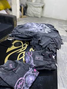 เสื้อยืดลำลองสีแดงขาวสำหรับผู้หญิง คอกลม แขนสั้น ผ้าถักโพลีเอสเตอร์เนื้อนุ่ม ระบายอากาศได้ดี พร้อมป้ายสัญลักษณ์ชมรม - Product Image 3