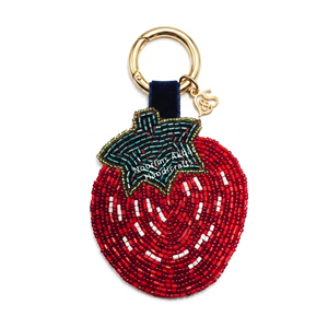 Al por mayor Llavero de fresa con cuentas cosido a mano, Colgante para bolso de fruta de verano, Colgante novedoso para mochila, Accesorio de joyería para mujer - Product Image 1