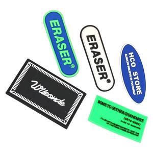 Nueva Etiqueta de Ropa de Poliéster con Logotipo 3D en Relieve Personalizado, Lavable, con Borde Cortado a Láser y Bordado para Bolsas de Ropa - Product Image 6