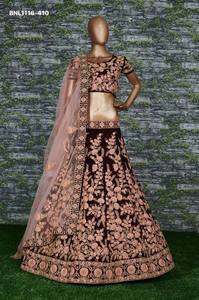 Ensemble Lehenga semi-cousu en velours épais avec fleurs de pêcher et broderies, et Choli assorti – Vente en gros - Product Image 2