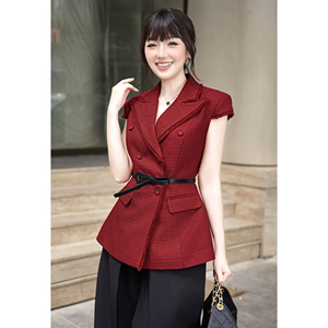Chaleco Blazer Elegante de Tweed Rojo para Mujer, Diseño Personalizado para Oficina y Negocios, Doble Botonadura y Manga Casquillo, Modelo ELENA (ODM/OEM) - Product Image 3