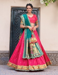 Lehenga Choli de Seda Jacquard con Diseño Étnico Tradicional Indio y Trabajo de Tejido Zari para Vestido de Boda para Mujer, Ropa Elegante - Product Image 1