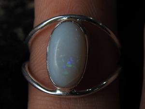 แหวนแต่งงานโอปอลแท้จากออสเตรเลีย ตัวเรือนเงิน ประดับพลอยประจำเดือนตุลาคม ขนาด 4.5US งานแฮนด์เมด ของขวัญสำหรับเธอ - Product Image 4