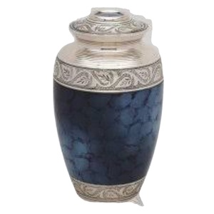 Urne funéraire artisanale en aluminium bleu nuageux pour cendres humaines, avec bandes argentées gravées et couvercle à vis sécurisé - Product Image 1