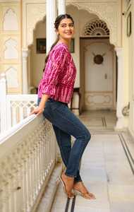 Haut pour femme en coton violet imprimé tie-dye, coupe classique, avec manches bouffantes à trois couches et col carré, style décontracté mondial - Product Image 6