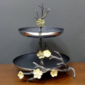 Soporte de Pastel de Metal Decorativo con Acabado Dorado Brillante y Plato de Vidrio para Fiestas de Cumpleaños Modernas - Product Image 3