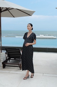 Vestido casual de verano con cuello en V, manga regular, corte holgado, minimalista, de mezcla de seda a rayas, 160 g/m², hecho en Vietnam - Product Image 2