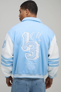 เสื้อแจ็คเก็ตวาร์ซิตี้สีฟ้าอ่อนสำหรับผู้ชาย ยี่ห้อกรีนเลตเตอร์ กันลม สำหรับฤดูหนาว ปักหมายเลข 13 ด้านหลัง ดีไซน์ปกคอพับ ทำจากโพลีเอสเตอร์ - Product Image 3