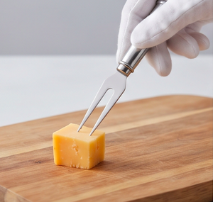 Ensemble de 4 couteaux à fromage en acier inoxydable avec manches en aluminium, fourchette à fromage et spatule pour plateau à fromage - Product Image 6