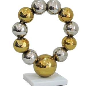 ประติมากรรมวงแหวนอะลูมิเนียมสมัยใหม่ - งานศิลปะโลหะทรงกลมสีทองและสีเงินแบบนามธรรม - ของตกแต่งเรขาคณิตร่วมสมัยบนฐานหินอ่อน - Product Image 1