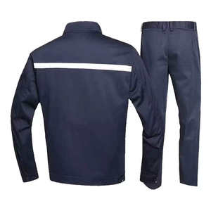 Conjunto <span class=keywords><strong>de</strong></span> Chaqueta y Pantalones <span class=keywords><strong>de</strong></span> Trabajo Gris Claro <span class=keywords><strong>para</strong></span> Hombre, Manga Larga con Bolsillos en el Pecho y Detalles Rojos <span class=keywords><strong>para</strong></span> Uso Industrial - Product Image 3
